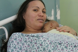 Metodologia Canguru aproxima bebês prematuros de suas mães