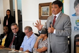 Governo entrega equipamentos para 16 hospitais do Estado