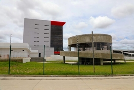 Governador acompanha fase final de obras da nova maternidade de Teresina